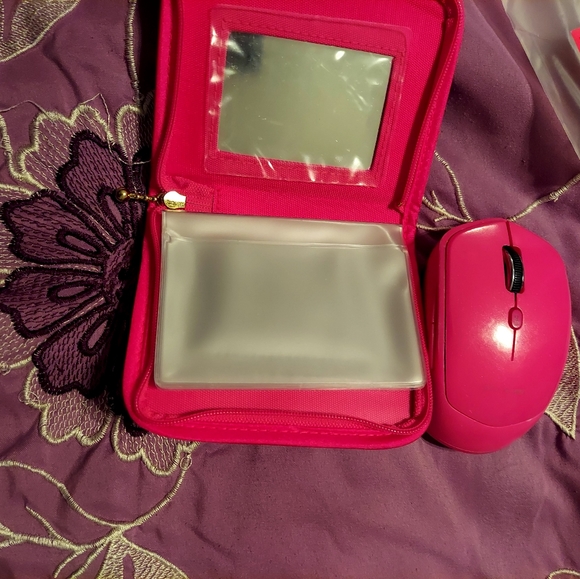 New Sanrio Hello Kitty Wallet with Mirror - Picture 3 of 8